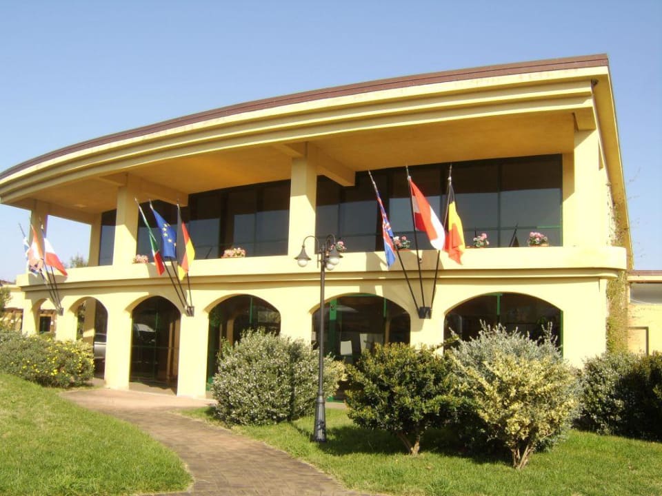 Rezeptionsgebäude Falkensteiner Club Funimation Garden Calabria