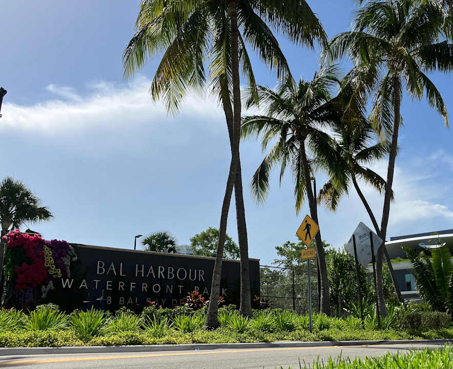 Außenansicht Grand Beach Hotel Bay Harbor