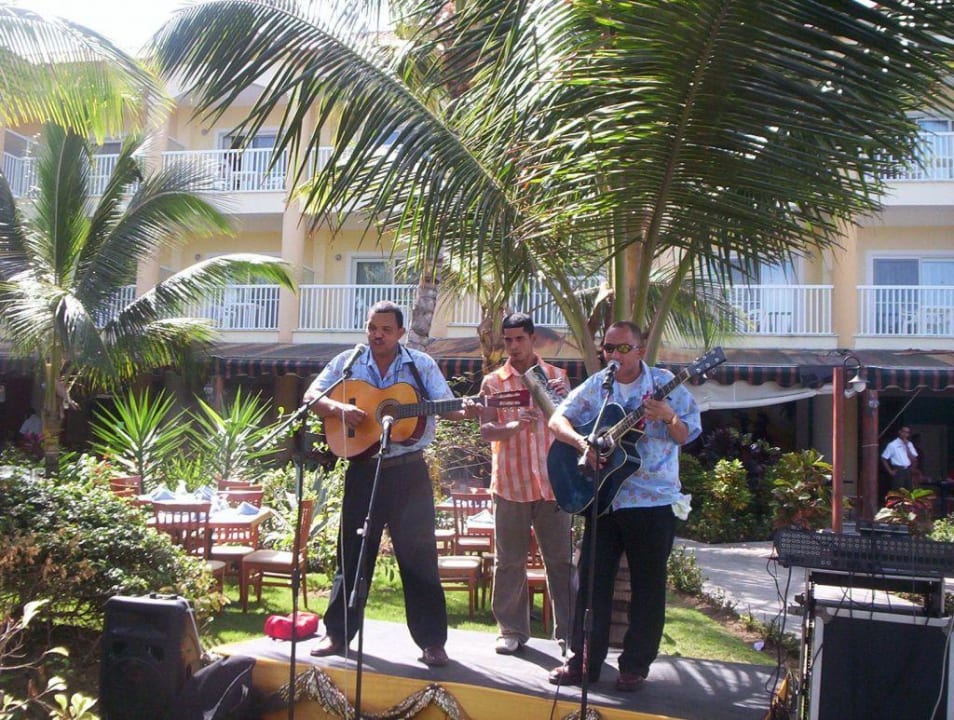 chansonier au diner barbecue Viva Tangerine by Wyndham - All Inclusive Resort