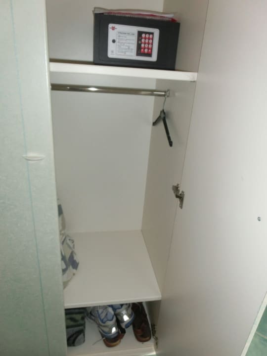 Schrank 2-türig mit Safe Borgo Saraceno Hotel & Spa