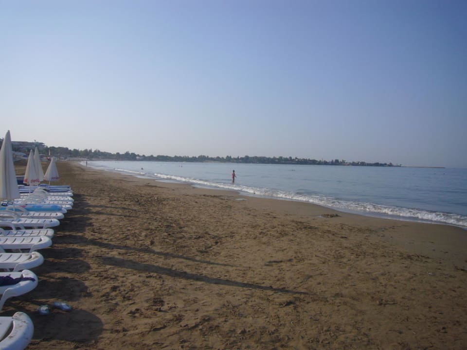 8 Uhr am Strand Hotel Sirma