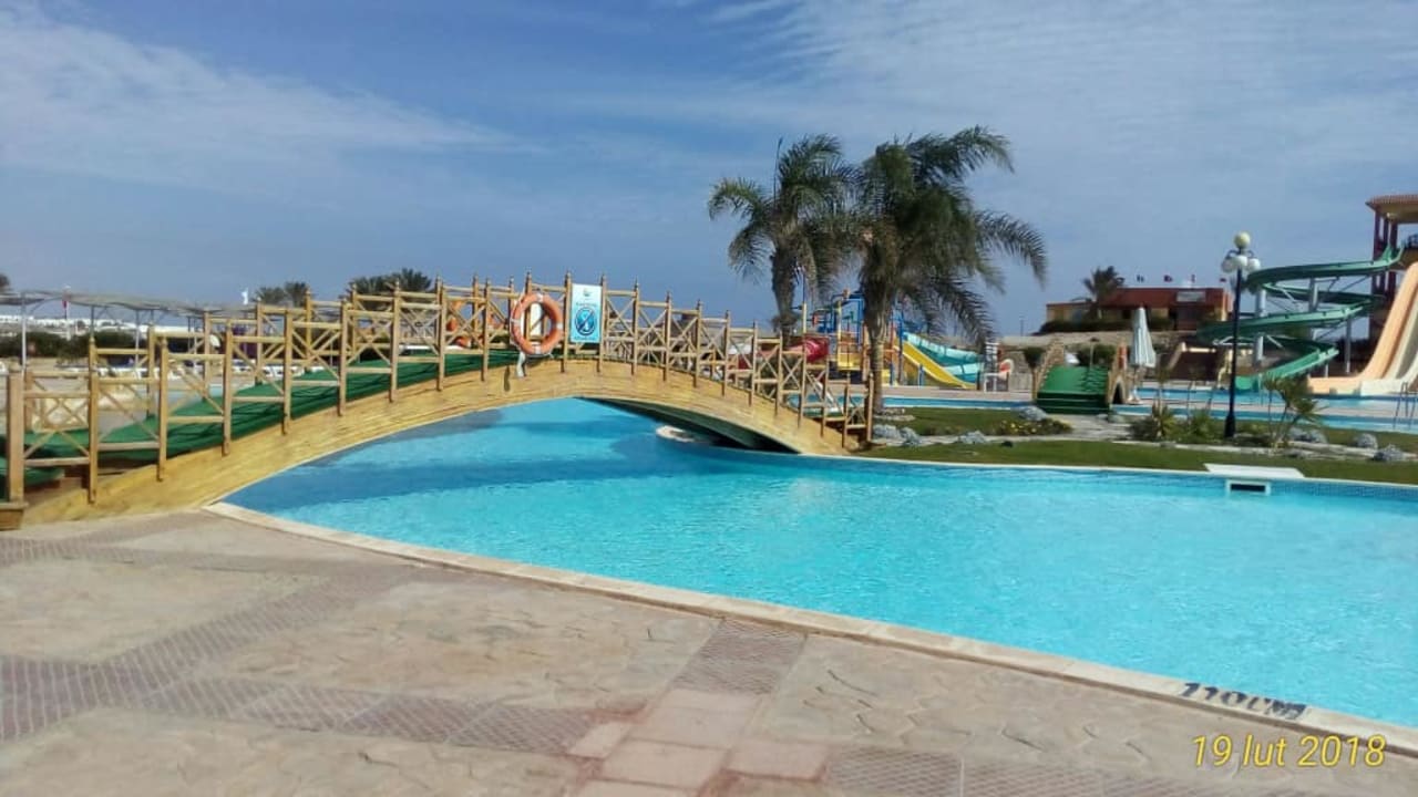 Przy aquaparku Malikia Resort Abu Dabbab