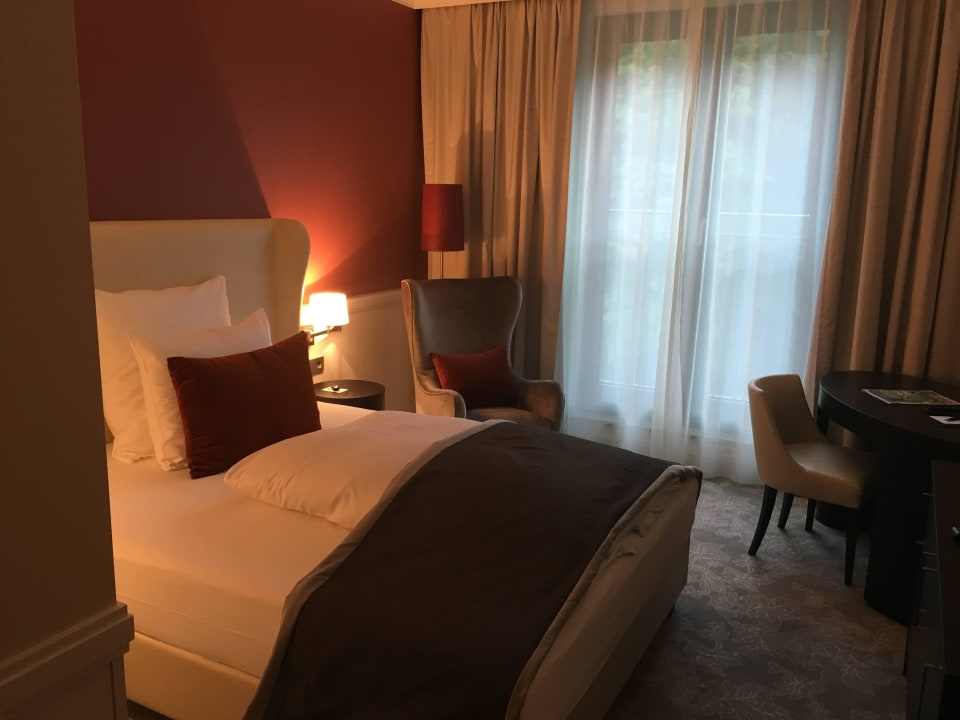 Großes Zimmer Dorint Hotel Frankfurt/Oberursel