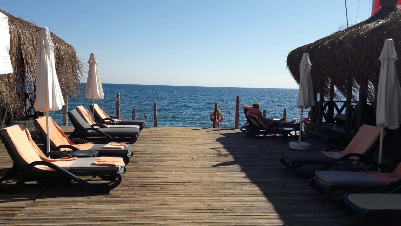 Strand Crystal Flora Beach Resort
