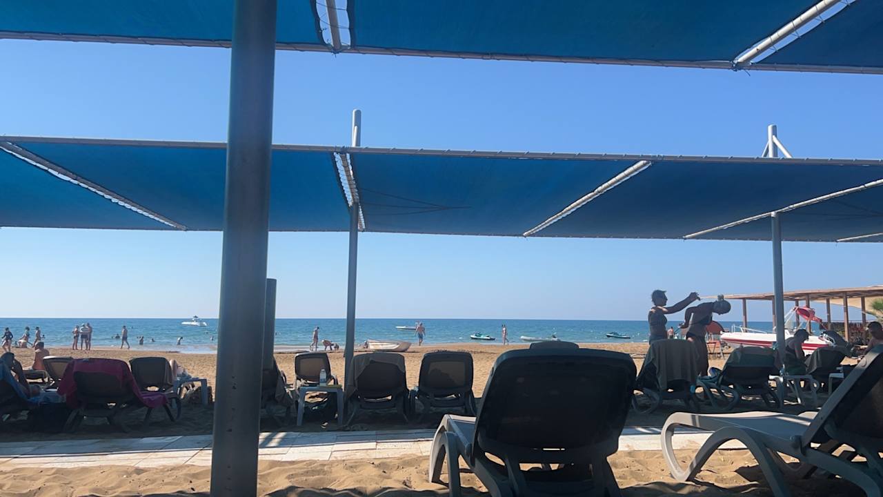 Strand Club Grand Side