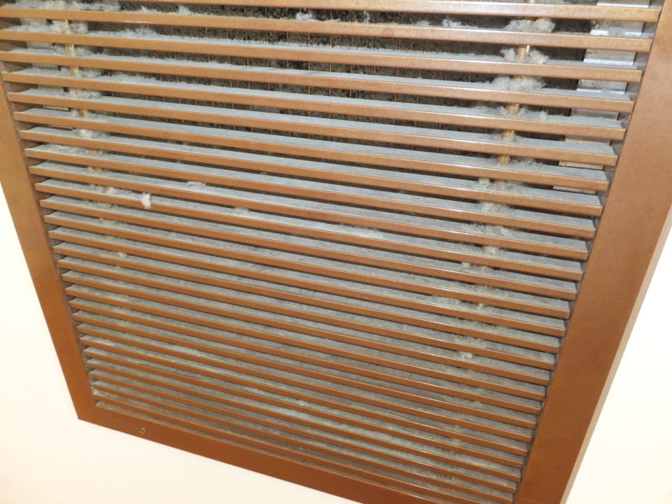 Lüftungsgitter total verdreckt. Hotel Rio Athens