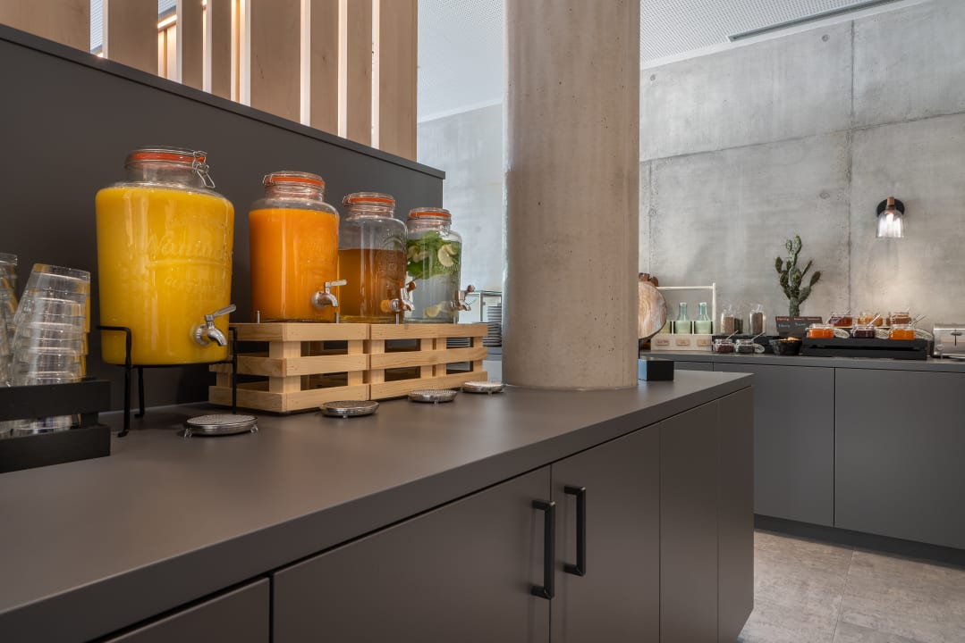 Gastro Holiday Inn - the niu, Timber Esslingen