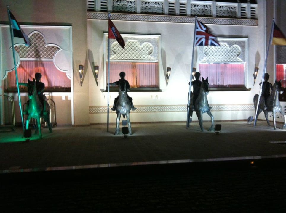 Figuren vor dem Haupteingang Pickalbatros Palace Resort