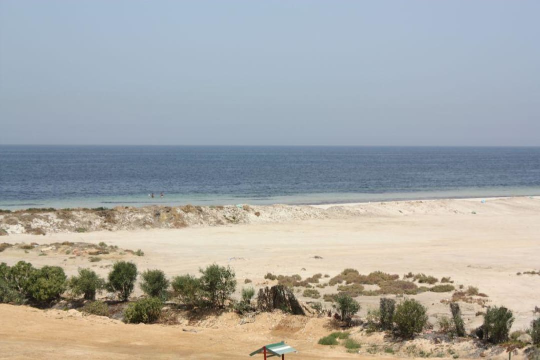 Widok z okna/z prawej strony hotelu Skanes Serail Aquapark