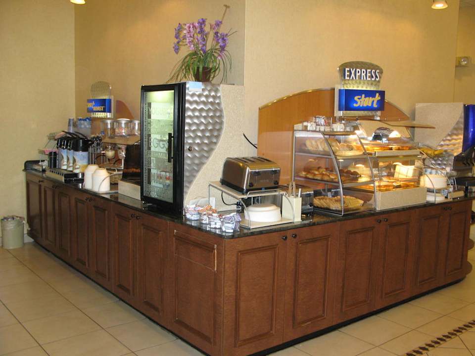 Frühstücksbereich Hotel Holiday Inn Express Hotel & Suites Waynesboro-Route 340