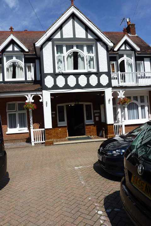 Eingang zur Lobby Hotel Gatwick Belmont