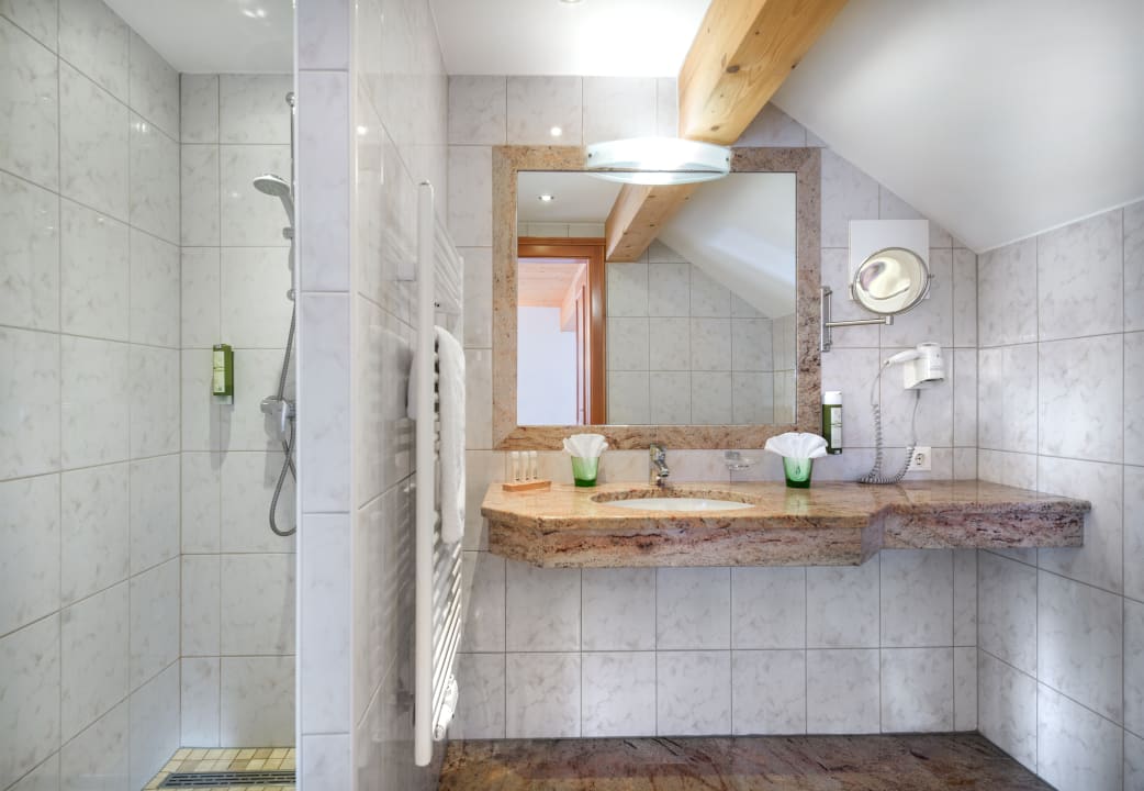 Zimmer Häuserl im Wald