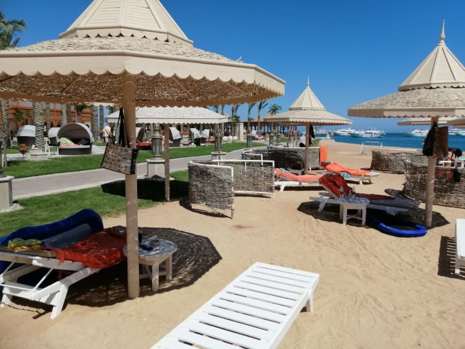 Strand vom Grand Palace  The Grand Palace - Adults only