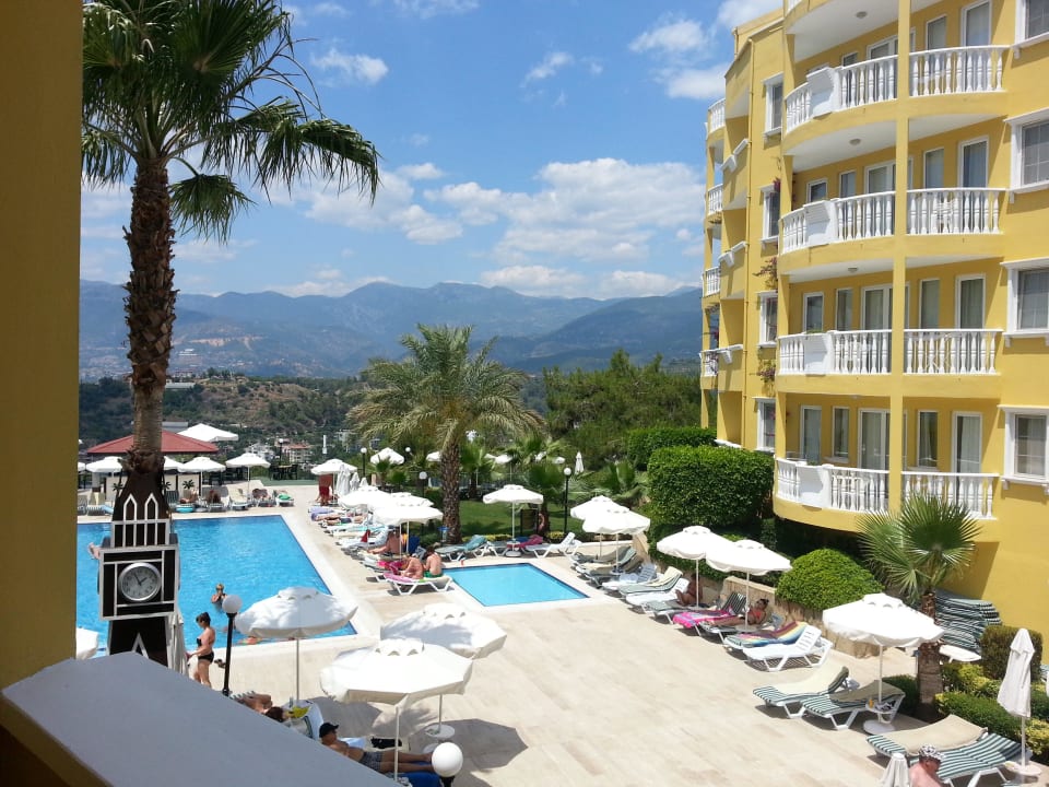 Taki widok ukazał nam się z rana za oknem Hotel Club Paradiso