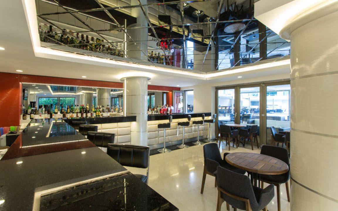 Lobby Bar Falcon Hotel