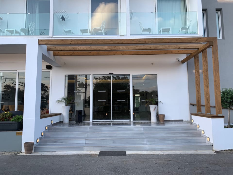 Außenansicht Vasia Royal Hotel