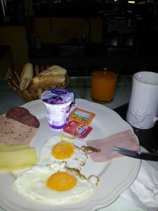 A-la-Carte Frühstück 24h Guesthouse Elefhant Plaza