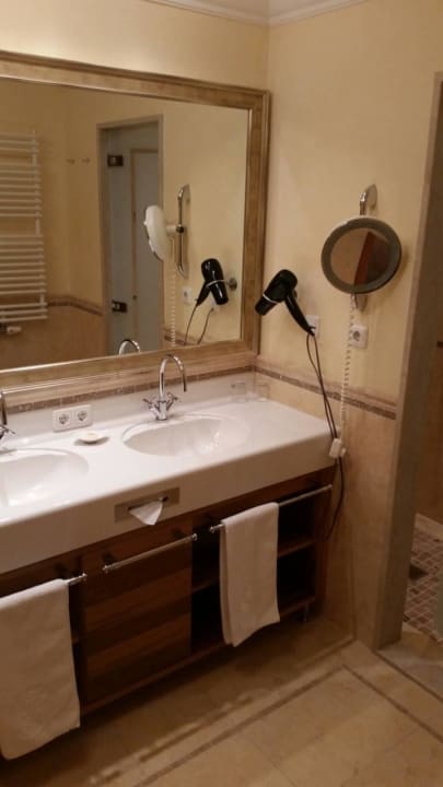 Badezimmer Hotel Post Lermoos