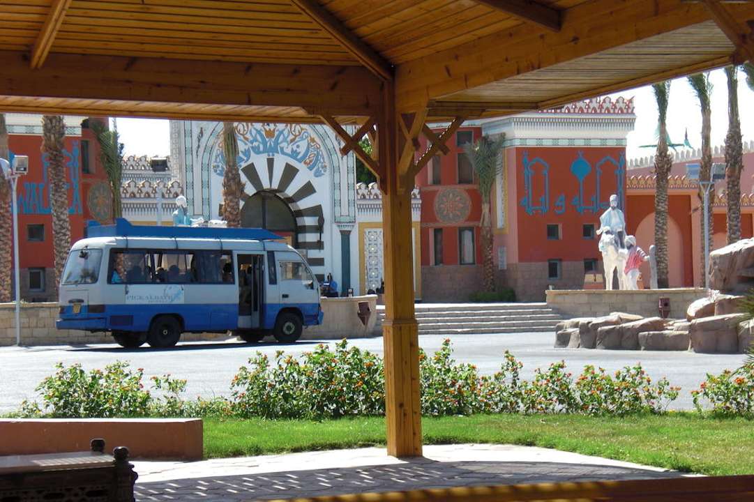 Shuttlebus zum Strand Pickalbatros Alf Leila Wa Leila Resort - Neverland Hurghada