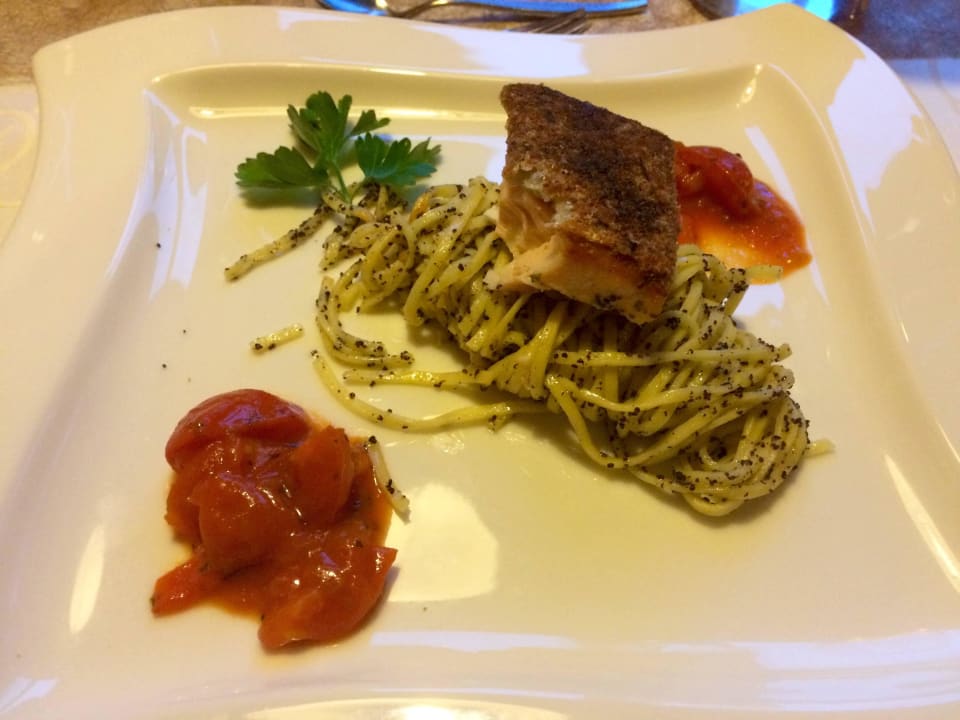 Lachs auf Mohnnudeln Hotel Rockenschaub AUSZEIT 1000m über dem Alltag!