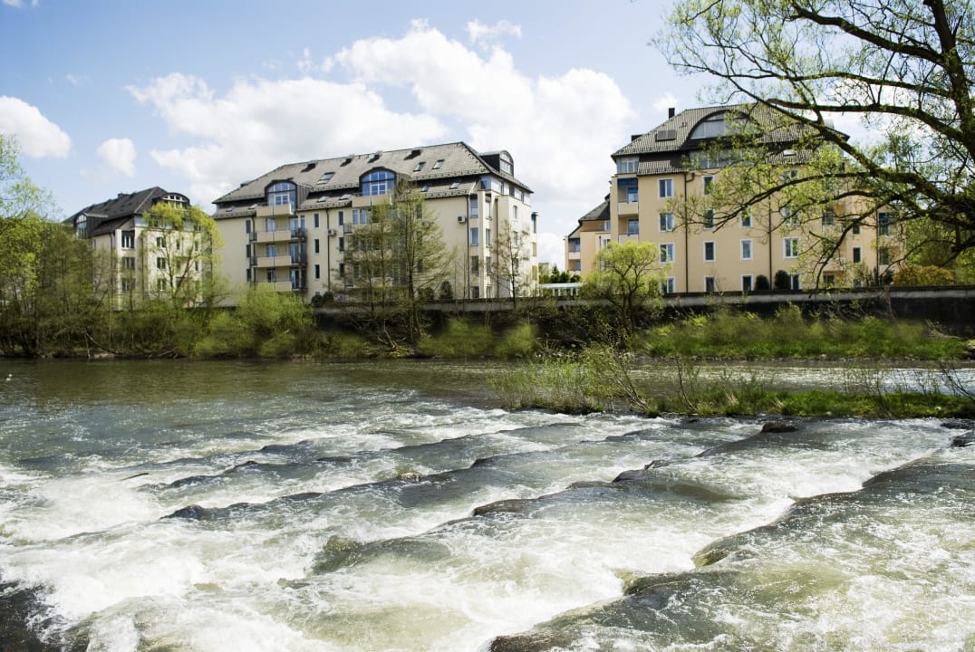 Blick auf's Hotel von der Lahnseite Vila Vita Rosenpark