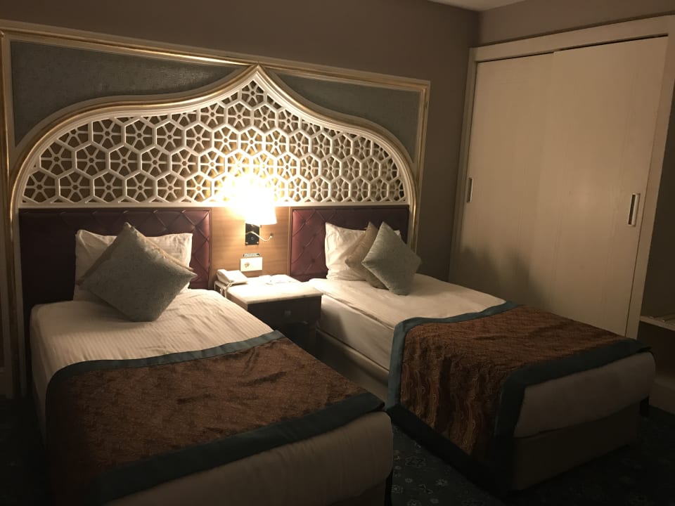 Zimmer Royal Taj Mahal Hotel