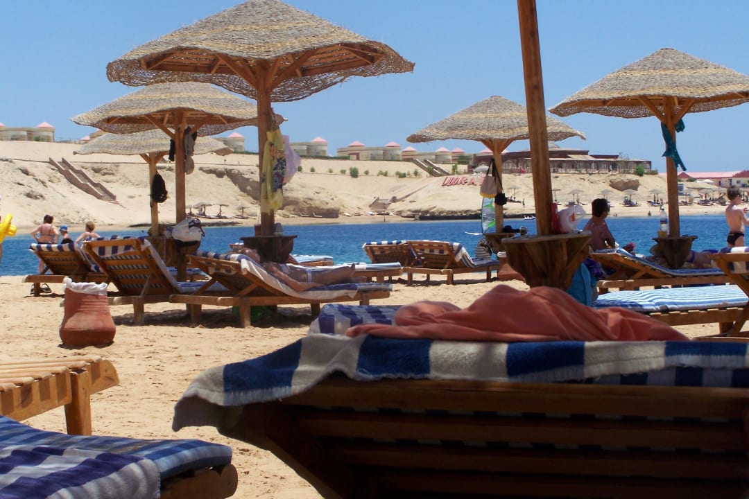 Blick am Strand liegend  Siva Golden Bay Makadi