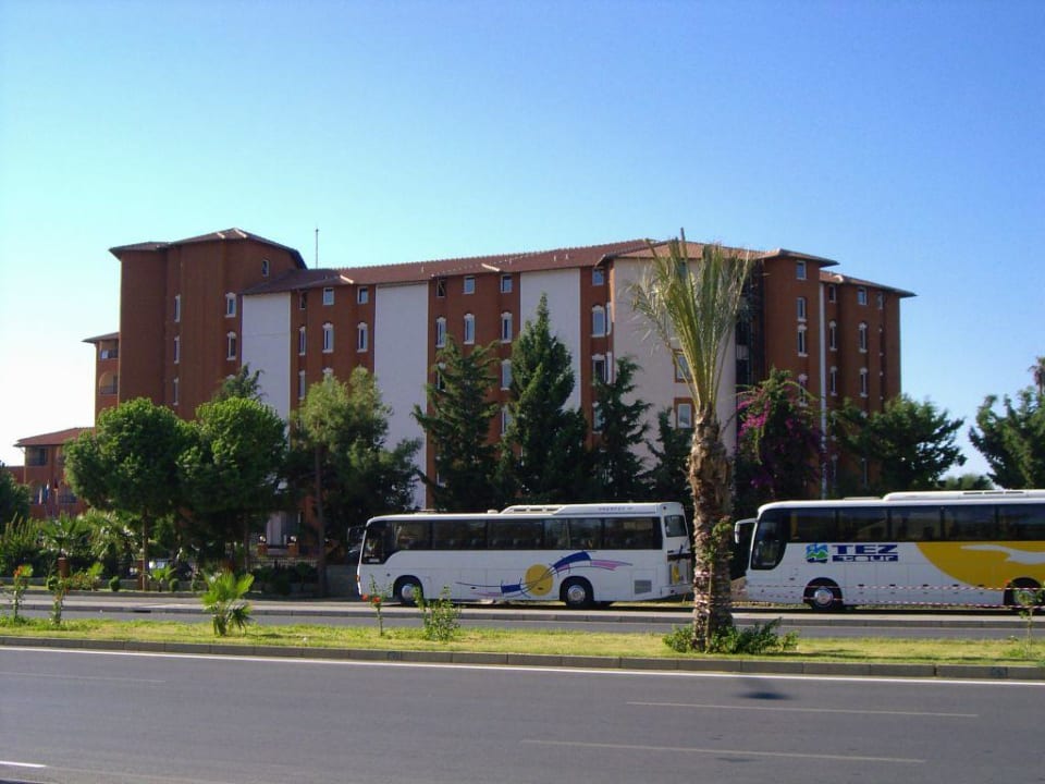 Blick auf das Hotel Club Turtas Beach Hotel