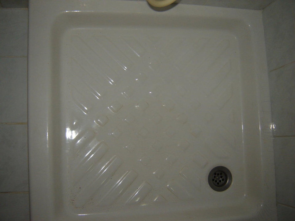 Flooding, dirty shower with no curtains or doors Theodosis Apartments