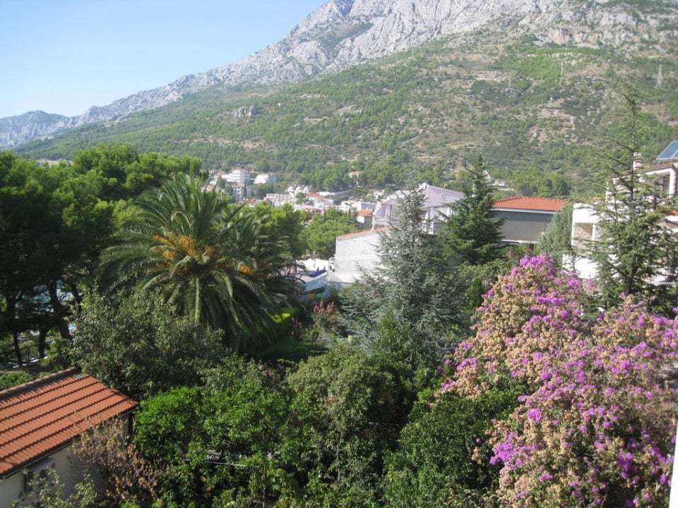 Blick vom Balkon zu den Bergen Villa Bacchus