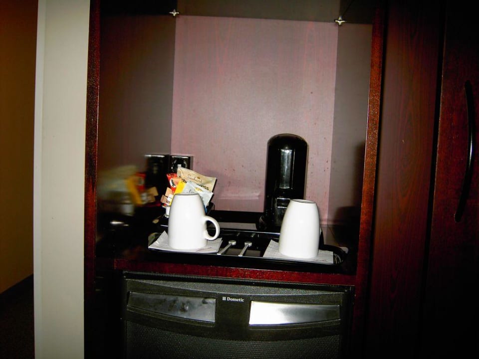 Minibar und "Kaffee-Ecke" Lindner Hotel Cologne City Plaza, part of JdV by Hyatt
