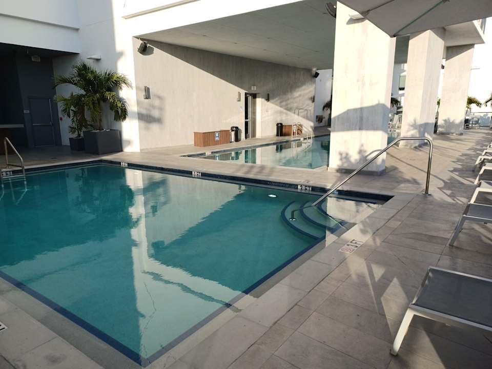 Pool Smart Brickell Hotel