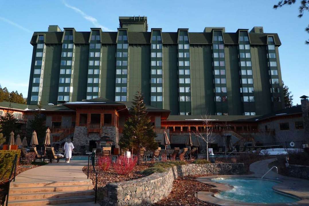 Pool und Rückseite des Hotels Hotel Hyatt Regency Lake Tahoe Resort, Spa and Casino