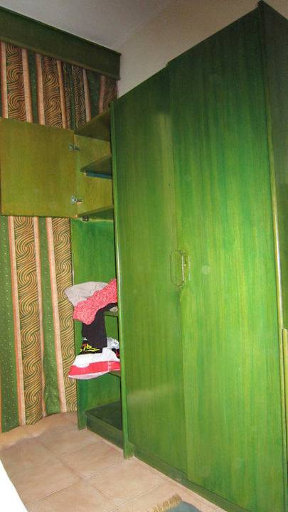 Schrank Ghazala Beach