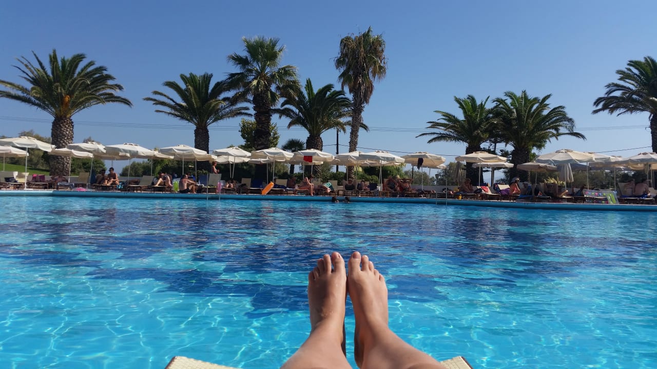 Tagsüber am Pool Lagas Aegean Village