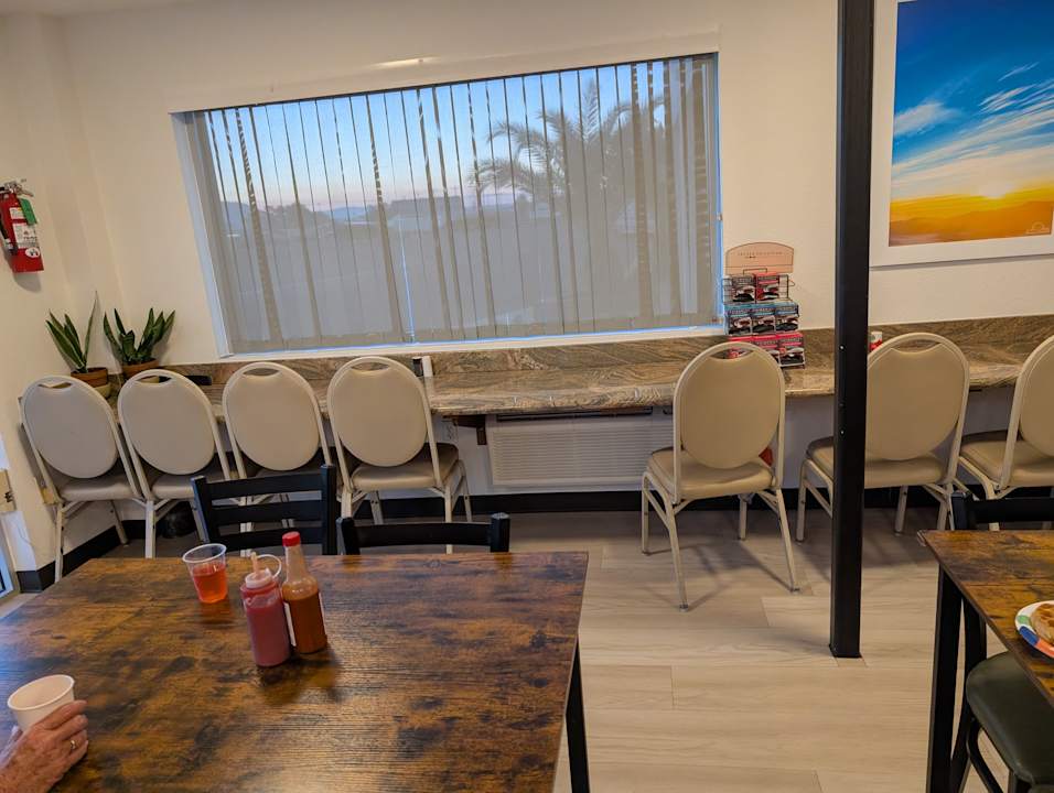 Zimmer Days Inn by Wyndham Ridgecrest near China Lake Naval Station