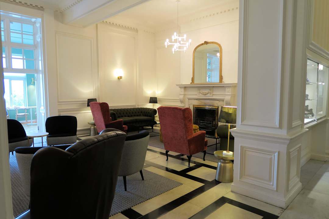 Rechter Loungebereich Hotel Peebles Hydro