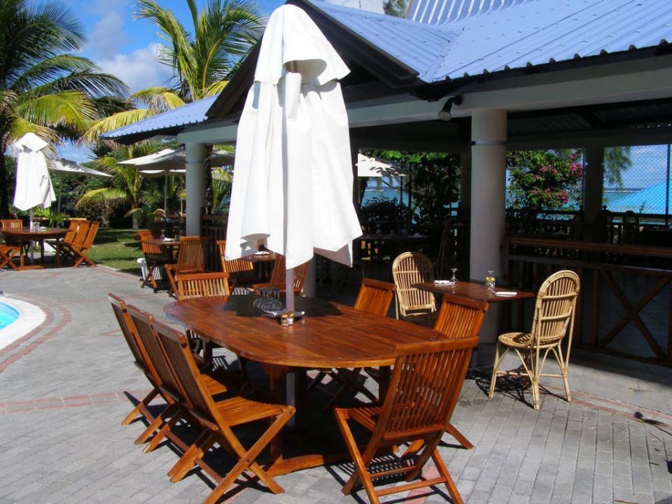 Hier wird mittags gegessen Le Peninsula Bay Beach Resort & Spa