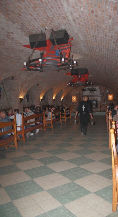 Im Kellergewölbe Ritteressen  Hotel Kapitany Wellness