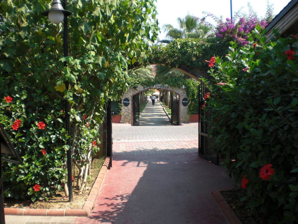 Weg zum Strand Hotel Royal Garden Beach