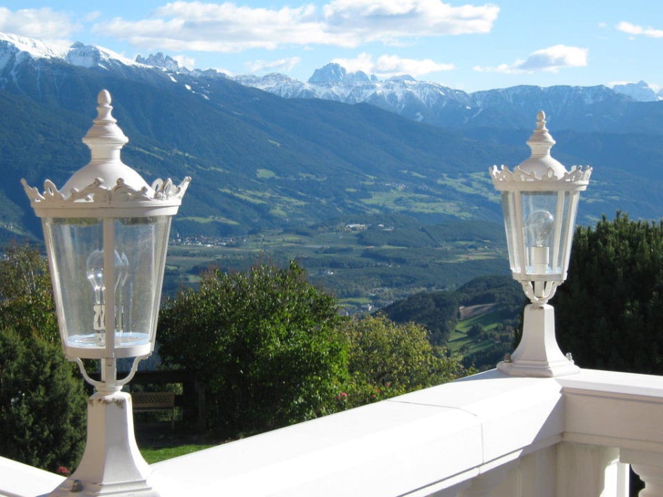 Von fern grüßen die Dolomiten Parkhotel Holzerhof