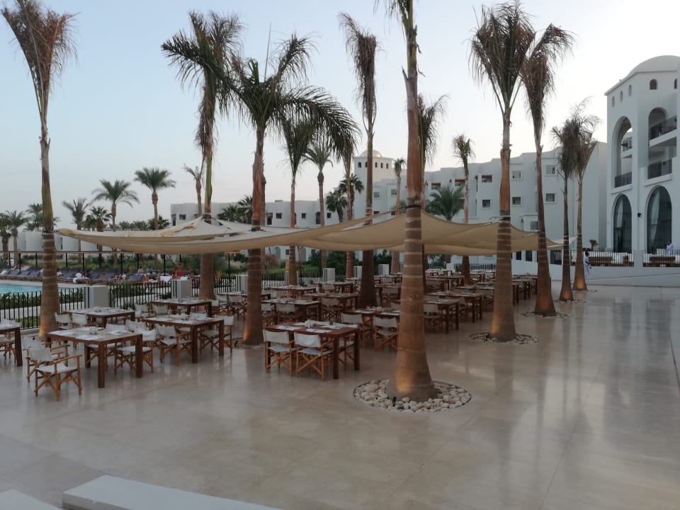 Gastro Serry Beach Resort