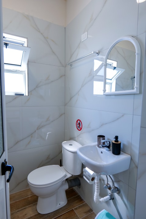 Zimmer Joyous Apartments