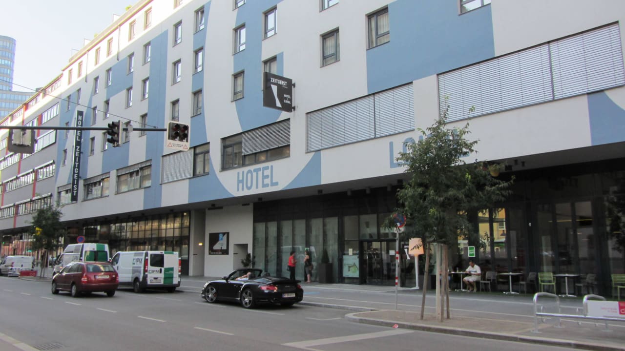 Blick von der anderen Straßenseite Hotel Zeitgeist Vienna Hauptbahnhof