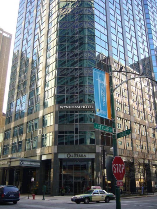 L'ingresso dell'albergo Hyatt Chicago Magnificent Mile