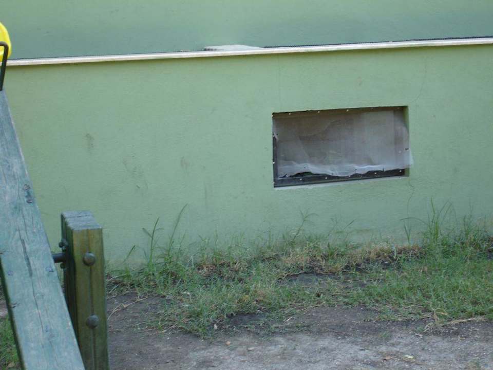 Przy placu zabaw Hotel Larissa