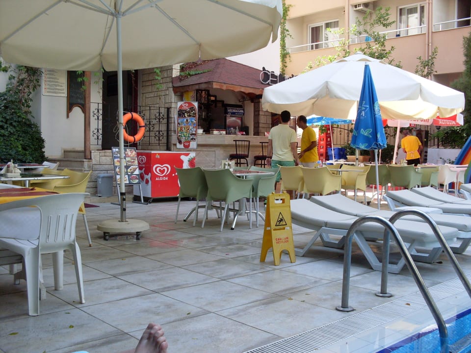 Poolbar mit Sitzgelegenheiten Kleopatra Celine Hotel