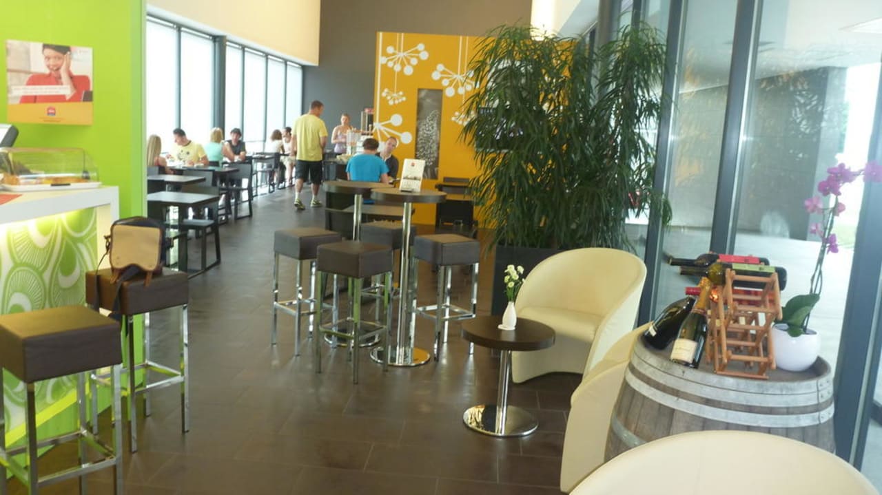 Lobby und Bar Hotel Ibis Locarno