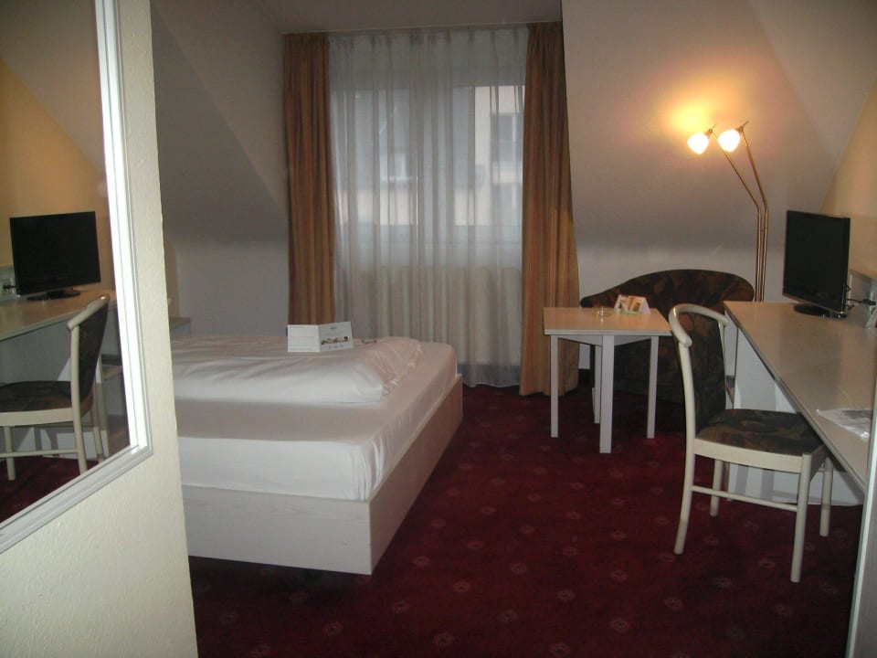 Praktisches Zimmer ACHAT Hotel Schwetzingen Heidelberg