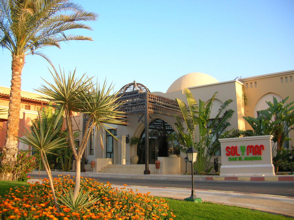 Hoteleingang Jaz Dar EL Madina